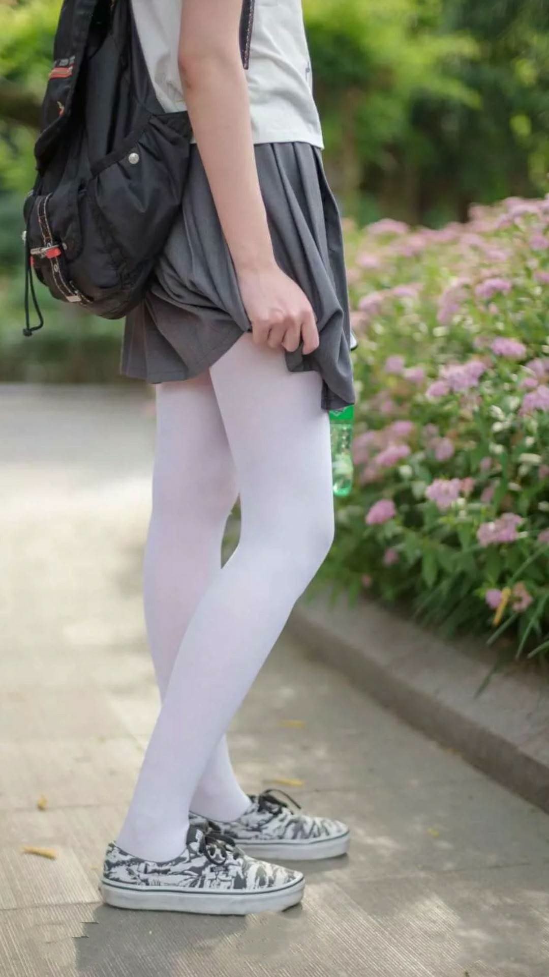 日本骑手中村翔在2024年世界马术运动会中与“烈火”马匹共同夺银,成绩斐然。