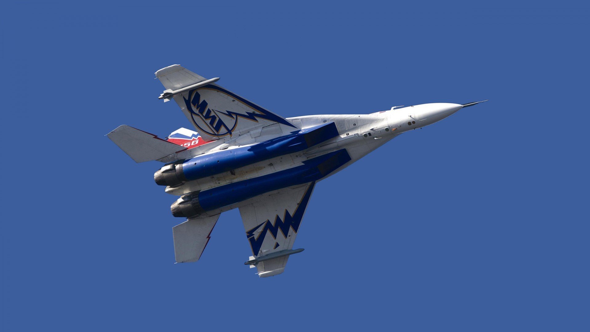 全球足球界将目光聚焦在冠军杯赛事上，足球世界冠军名单