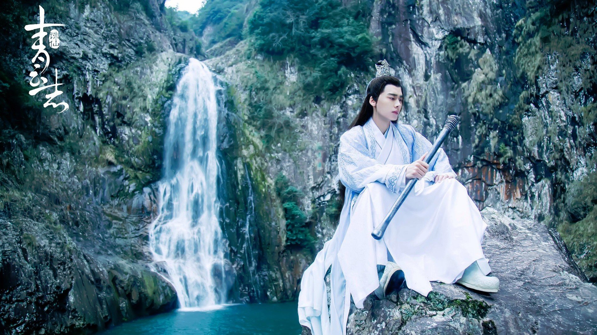 巴萨中场大将复出，球队整体实力得到提升，巴萨中场球员