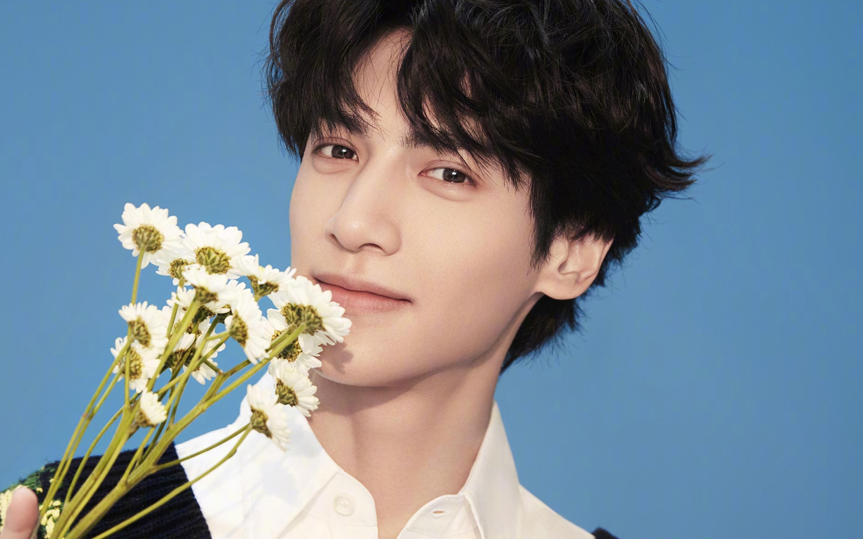 新西兰全黑队凭借无懈可击的球场控制力，战术执行完美，新西兰全黑队队员介绍