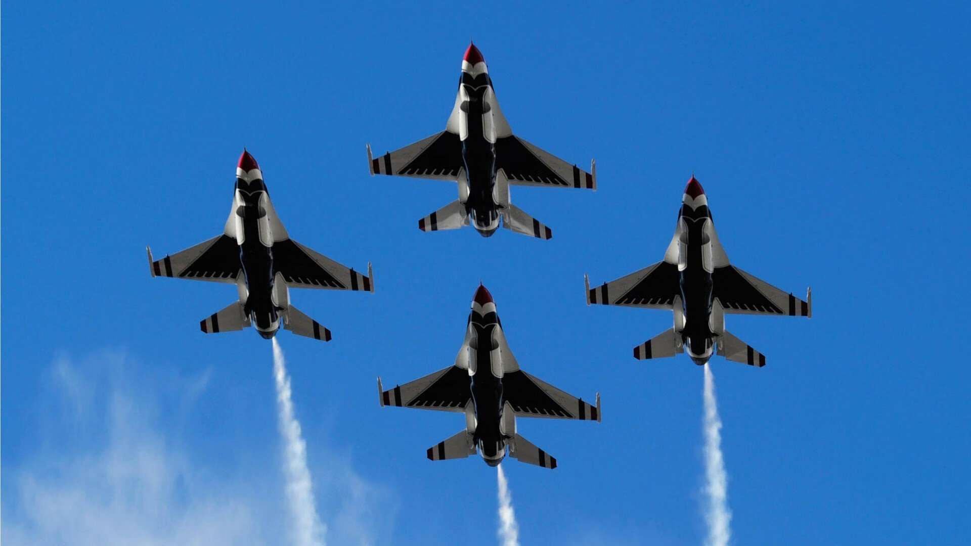 自由泳长程中立代表队A展现节奏耐性，自由泳出发技术